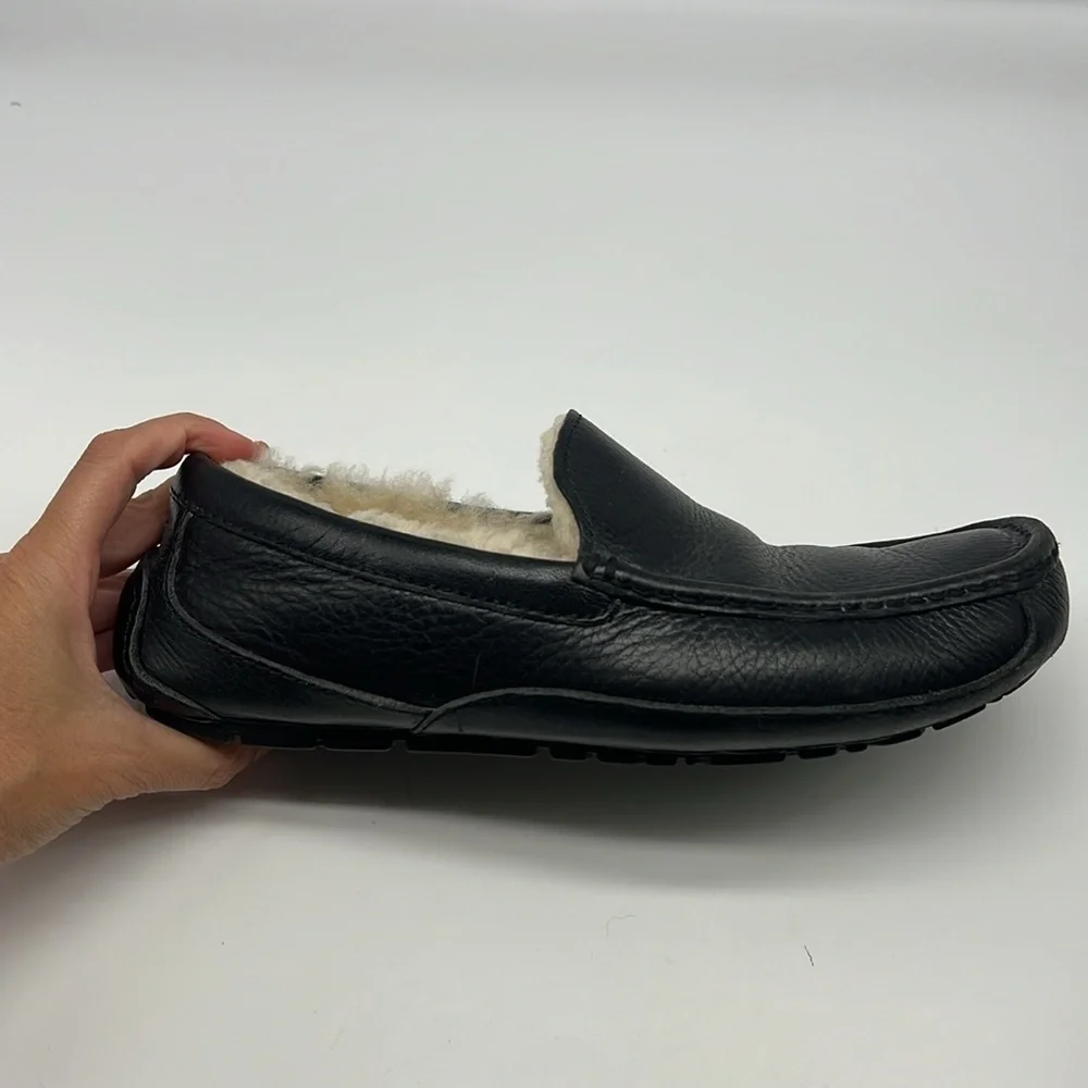 UGG - Ascot Grain Black Leather Shearling Sheepskin Lightweight Slippers Size 7